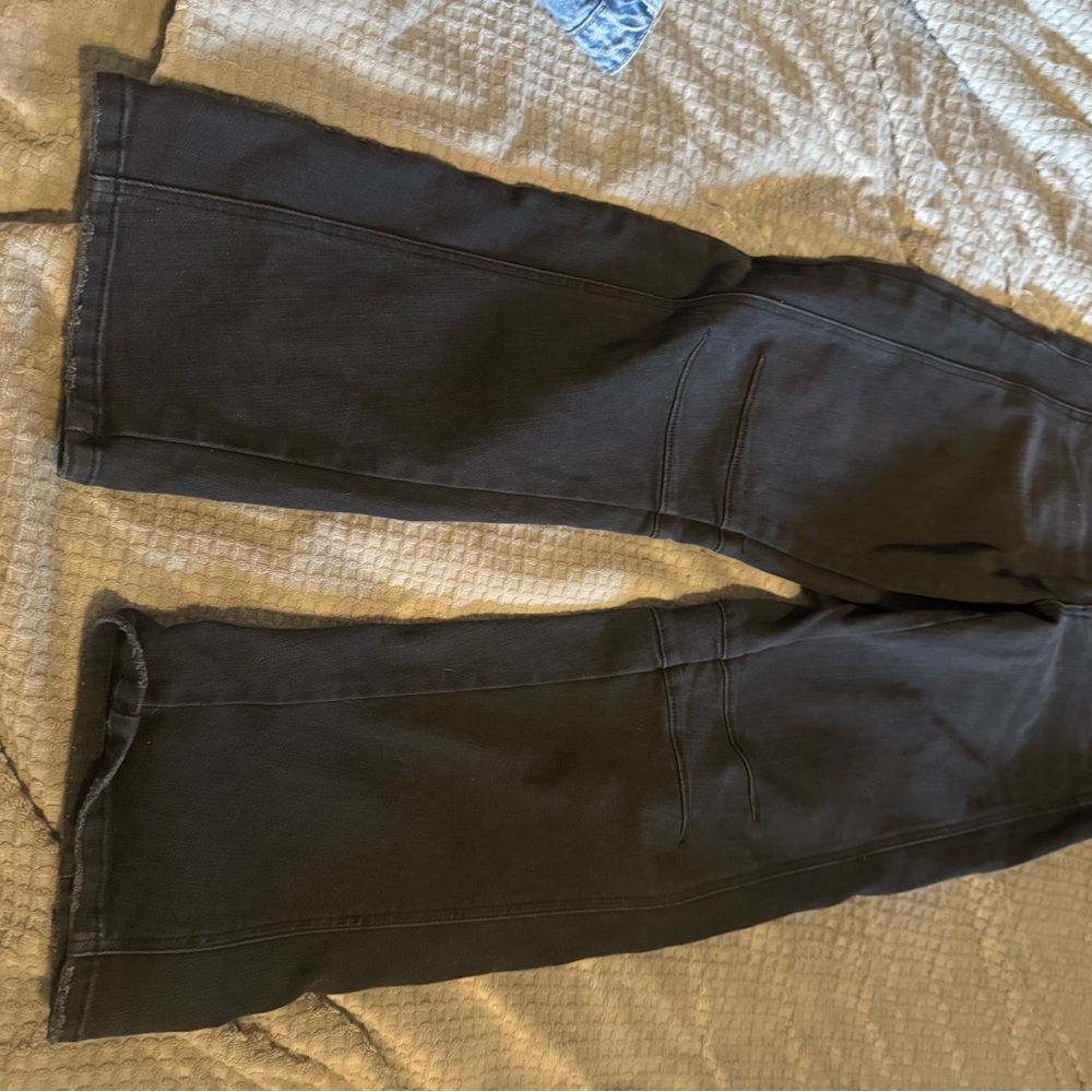 Black Barrel Jeans. Only worn a few times. Like brand new.